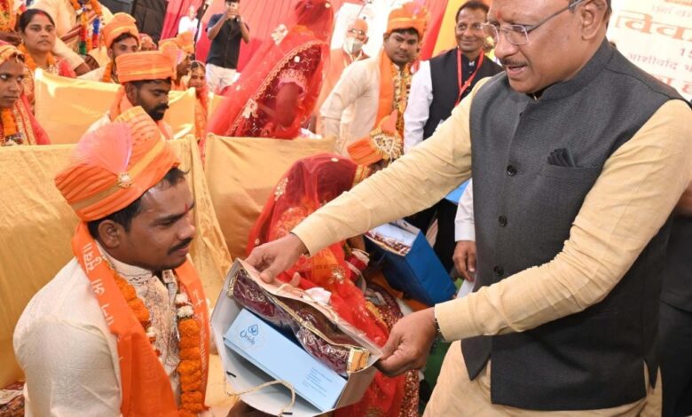 CM साय ने दिव्यांगजनों के सामूहिक विवाह समारोह में नवविवाहित जोड़ों को दिया आशीर्वाद