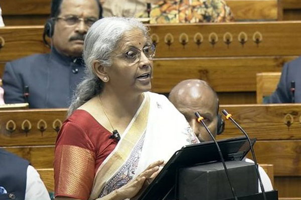 मध्यम वर्ग को बड़ी राहत : स्टैंडर्ड डिडक्शन के साथ 12.75 लाख की कर योग्य आय पर कोई टैक्स नहीं