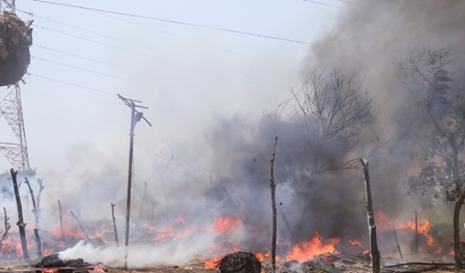 मुंबई में कबाड़ की दुकान में भीषण आग