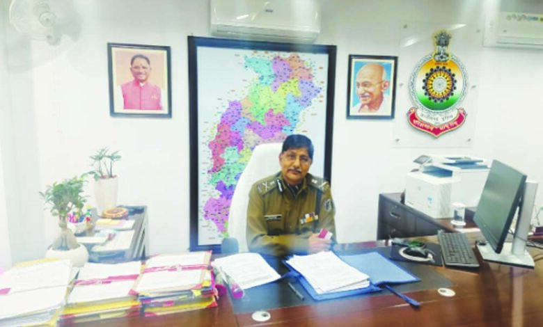 टोपी, बैच और ‘परित्राणाय साधुनाम’ सुवाक्य है छग पुलिस की पहचान : DGP गौतम