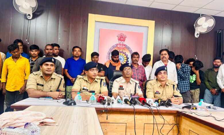 ऑनलाइन सायबर फ्राॅड के अवैध लेन-देन, फर्जी बैंक अकाउंट धारको पर पुलिस का प्रहार