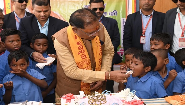 बच्चों के साथ सादगी से सीएम मनाएंगे अपना जन्‍मदिन