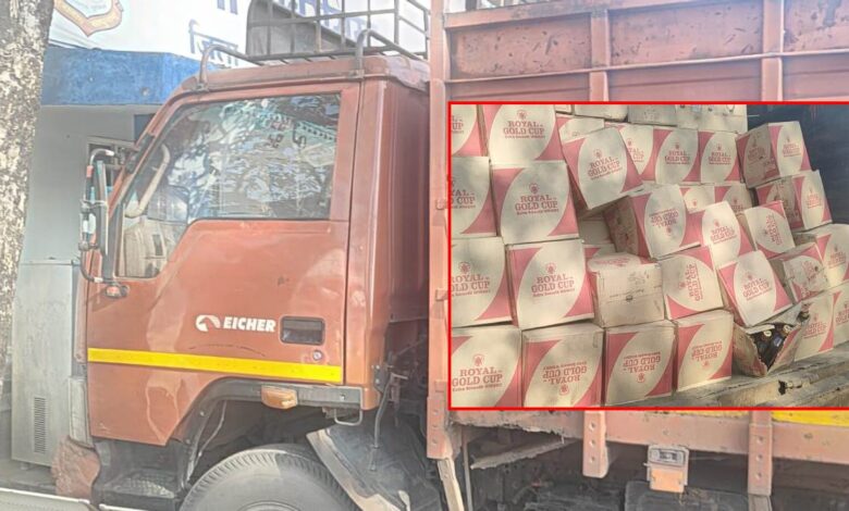 पुलिस से बचकर भागने के चक्कर में पलटा शराब से भरा कंटेनर