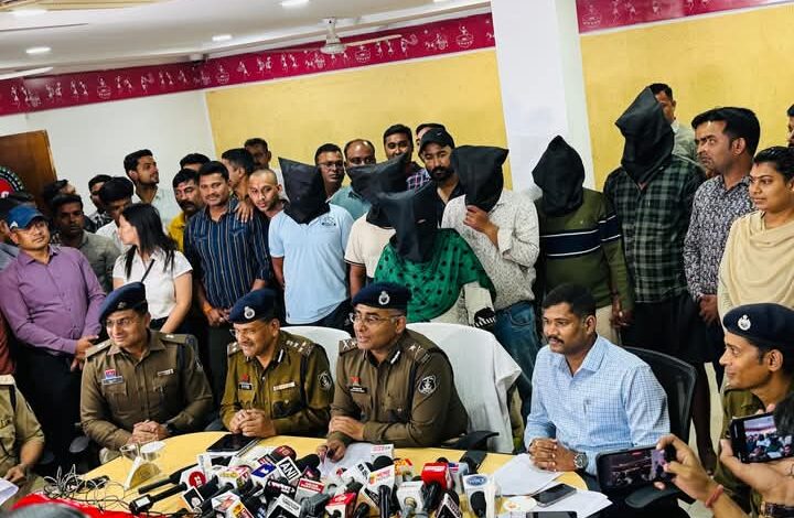 BSF के पूर्व जवान ने रची थी डकैती डालने की साजिश, ऐसे आए 10 लोग गिरफ्त में BSF के पूर्व जवान ने रची थी डकैती डालने की साजिश, ऐसे आए 10 लोग गिरफ्त में