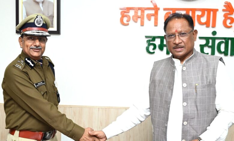CM साय से नवनियुक्त पुलिस महानिदेशक अरुण देव गौतम ने की भेंट