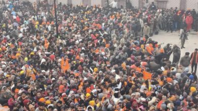 अयोध्या में उमड़ी भीड़, वाहन 25 किलोमीटर दूर रोक दिए गए अयोध्या में उमड़ी भीड़, वाहन 25 किलोमीटर दूर रोक दिए गए