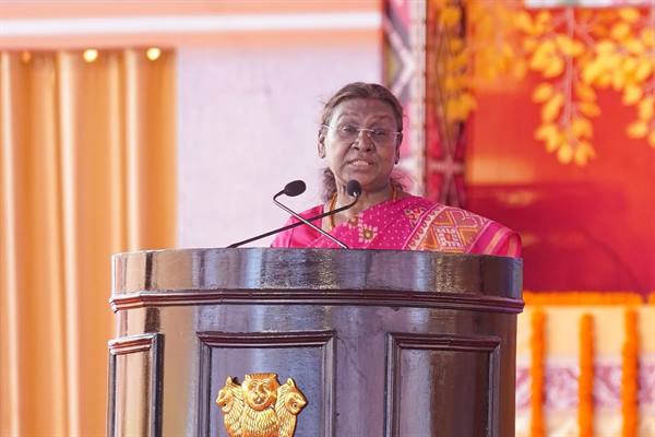 सामाजिक समरसता बढ़ाने के लिए संत समाज हरसंभव प्रयास करे : राष्ट्रपति मुर्मु