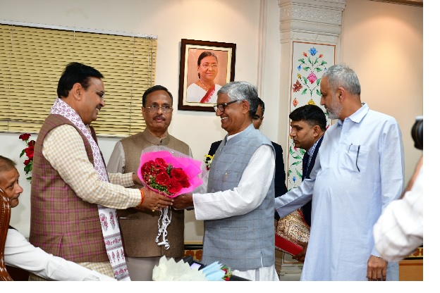 मुख्यमंत्री शर्मा से संसदीय राजभाषा समिति की प्रथम उप समिति के संयोजक डॉ. दिनेश शर्मा ने की मुलाकात