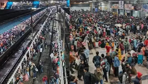 नई दिल्ली रेलवे स्टेशन पर भगदड़, 18 ने गंवाई जान