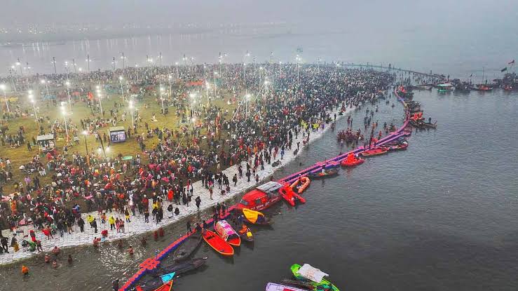 महाकुंभ : संगम आने-जाने वाले सभी रास्तों पर 10 किमी तक श्रद्धालुओं की भीड़