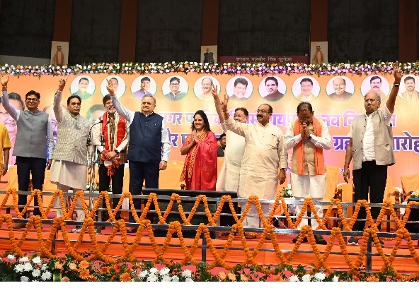 मीनल चौबे ने ली मेयर पद की शपथ, सीएम भी हुए शामिल