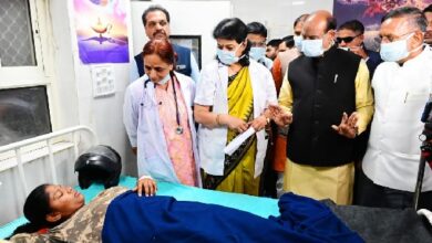 गैस रिसाव से प्रभावित बच्चों का लोकसभा अध्यक्ष ओम बिरला ने जाना हाल