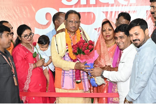 मुख्यमंत्री साय को मिली जन-जन की शुभकामनाएं, मुख्यमंत्री निवास बना उल्लास का केंद्र मुख्यमंत्री साय को मिली जन-जन की शुभकामनाएं, मुख्यमंत्री निवास बना उल्लास का केंद्र