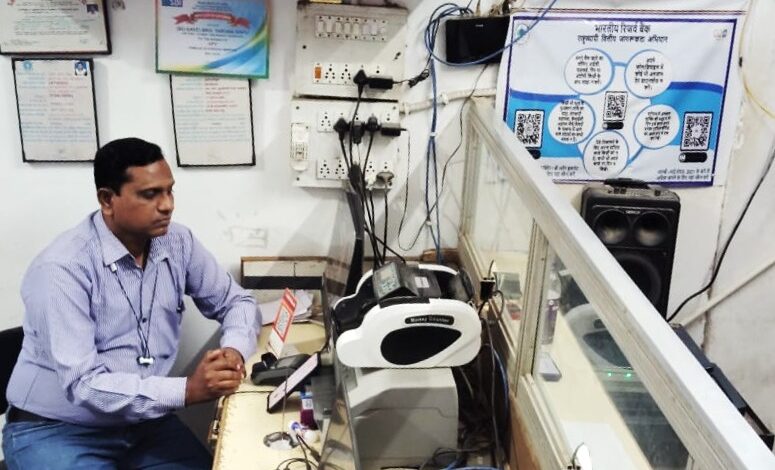 प्रधानमंत्री रोजगार सृजन कार्यक्रम से डामन कुमार साहू ने खोला खुद का कंप्यूटर सेंटर