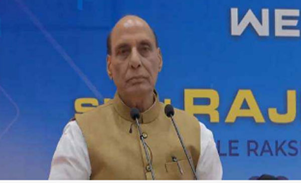 प्रौद्योगिकी में हो रहे बदलावों को मौजूदा परियोजनाओं में शामिल करें वैज्ञानिक: राजनाथ