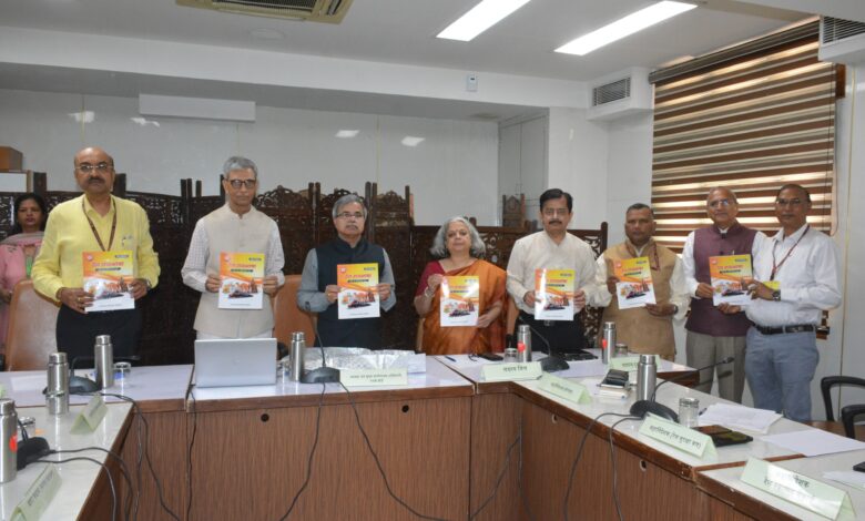 राजभाषा में उत्कृष्ट योगदान के लिए अध्यक्ष रेलवे बोर्ड ने 49 रेल कर्मियों को किया सम्मानित राजभाषा में उत्कृष्ट योगदान के लिए अध्यक्ष रेलवे बोर्ड ने 49 रेल कर्मियों को किया सम्मानित