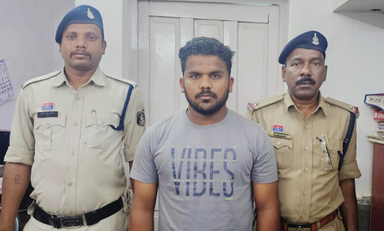 नाबालिग से रेप, आरोपी को भेजा गया जेल नाबालिग से रेप, आरोपी को भेजा गया जेल