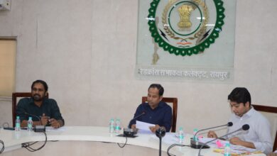 अवैध खनन-अतिक्रमण के खिलाफ चलाएं अभियान: कलेक्टर डॉ सिंह