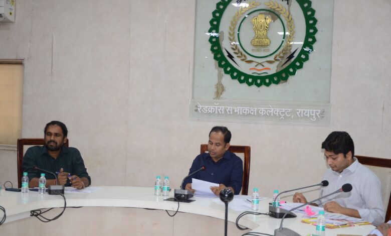 अवैध खनन-अतिक्रमण के खिलाफ चलाएं अभियान: कलेक्टर डॉ सिंह