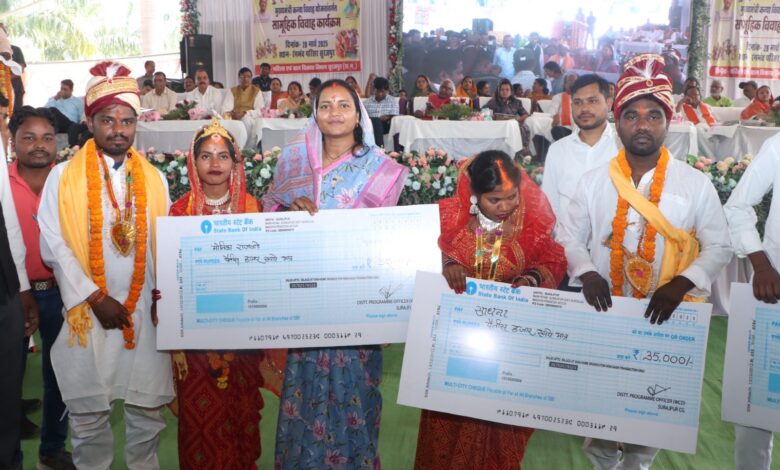 200 जोड़ें दाम्पत्य बंधन में बंधे, मंत्री लक्ष्मी राजवाड़े ने दिया आशीर्वाद