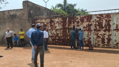 बड़े बकायादारों पर निगम का शिकंजा, ट्रेक्टर डीलर का गोदाम सील