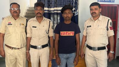 चचेरा भाई ही निकला आरोपी, साड़ी प्लास्टिक से जलाकर साक्ष्य छुपाने का किया प्रयास चचेरा भाई ही निकला आरोपी, साड़ी प्लास्टिक से जलाकर साक्ष्य छुपाने का किया प्रयास