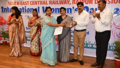 रेलवे में महिला कर्मचारियों की संख्या 8.2% से अधिक