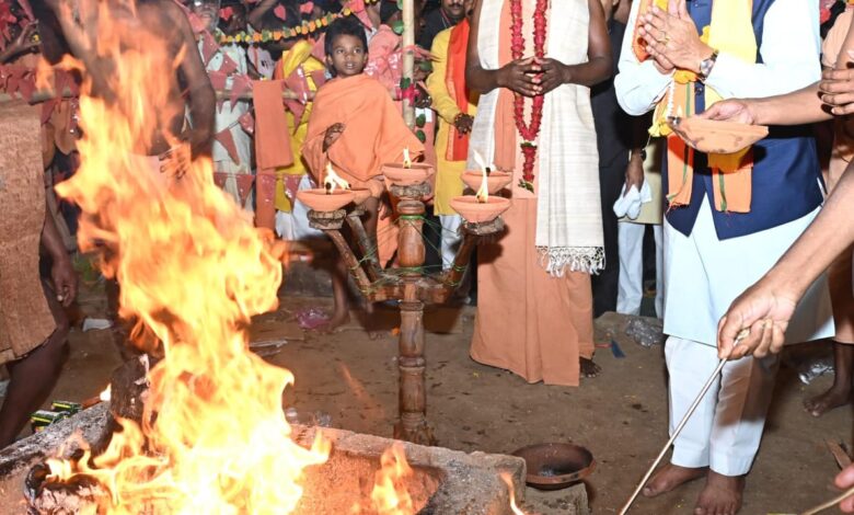 संतों का आशीर्वाद, जनसेवा का संकल्प: मुख्यमंत्री साय की विश्व शांति अखंड ब्रह्मयज्ञ में आस्था भरी उपस्थिति