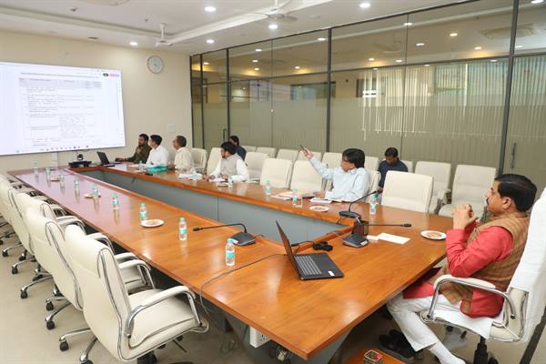 नर्मदा बेसिन से जुड़े सभी प्रोजेक्ट्स में गति लायें : मुख्यमंत्री डॉ. यादव