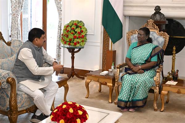 विक्रमोत्सव के लिए राष्ट्रपति मुर्मु को मुख्यमंत्री डॉ. यादव ने किया आमंत्रित विक्रमोत्सव के लिए राष्ट्रपति मुर्मु को मुख्यमंत्री डॉ. यादव ने किया आमंत्रित