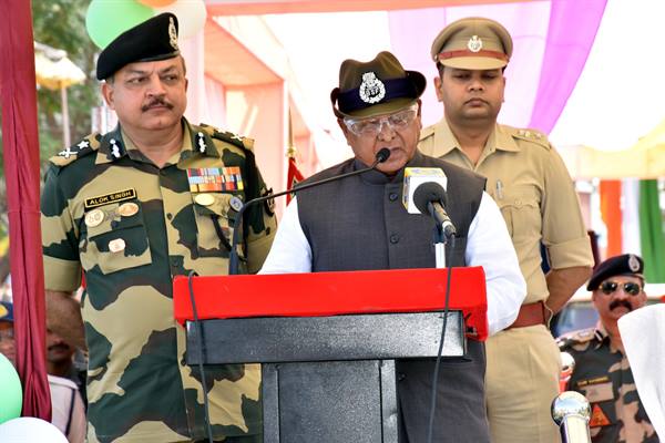 दुनिया के सबसे बड़े और सबसे जीवंत लोकतंत्र को बनाए रखने और इसे मजबूत करने में पुलिस का बहुमूल्य योगदान : राज्यपाल