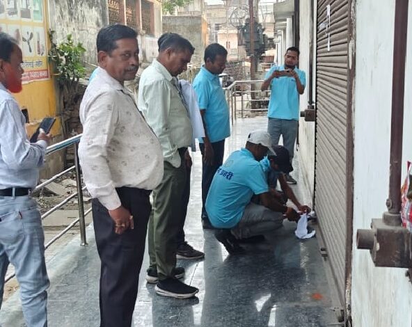 महर्षि विद्या मंदिर का टैक्स नहीं जमा करने पर सील बंद, बड़े बकायेदार अर्बन कार वाॅश भी सील महर्षि विद्या मंदिर का टैक्स नहीं जमा करने पर सील बंद, बड़े बकायेदार अर्बन कार वाॅश भी सील