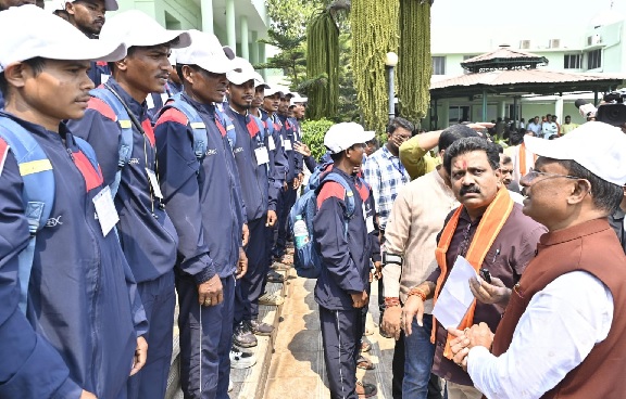 विधानसभा परिसर में गूंज उठी बीजापुर के युवाओं की बुलंद आवाज, नक्सलवाद से मुक्ति और विकास की राह पर आगे बढ़ने का है इरादा’