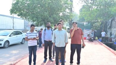 जीई रोड में निर्माणाधीन भवनों की जाँच करने, आमानाका वेंडिंग जोन का कार्य शीघ्र पूर्ण कर शिफ्टिंग करने के निर्देश