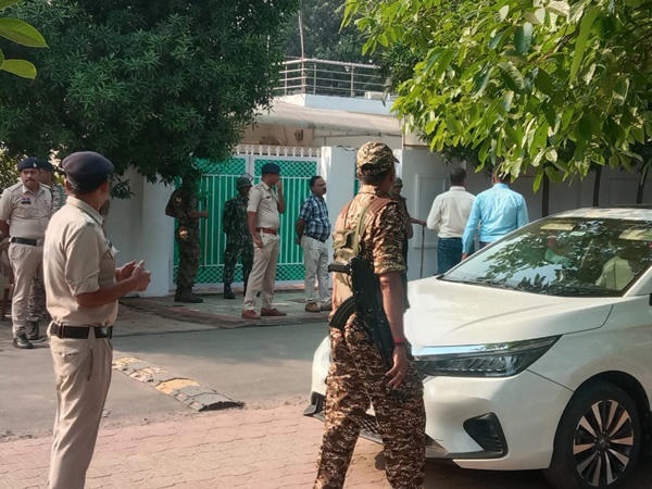 सीबीआई की टीम पूर्व सीएम और कई आईपीएस के ठिकानों पर पहुंची