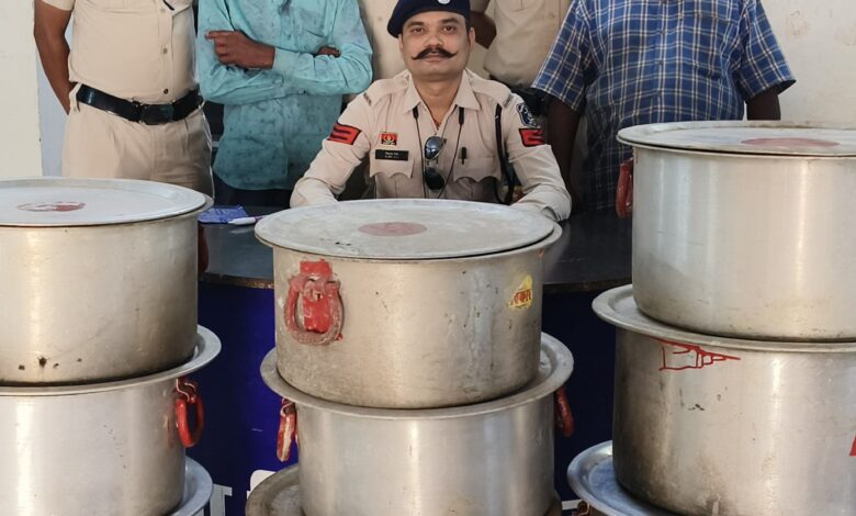 टेंट हाउस का कर्मचारी ही निकला चोर, गंजा चोरी कर बेचने की थी तैयारी