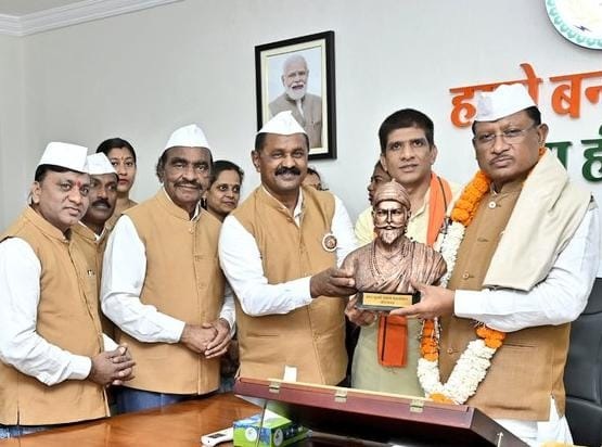 छत्तीसगढ़ कुनबी समाज महासंगठन ने मुख्यमंत्री से की सौजन्य भेंट, फिल्म “छावा” को कर मुक्त करने पर किया आभार प्रकट