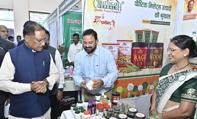 वन आधारित आजीविका को मजबूत कर जनजातीय समाज की आय बढ़ाने के लिए प्रयासरत है हमारी सरकार : मुख्यमंत्री साय वन आधारित आजीविका को मजबूत कर जनजातीय समाज की आय बढ़ाने के लिए प्रयासरत है हमारी सरकार : मुख्यमंत्री साय