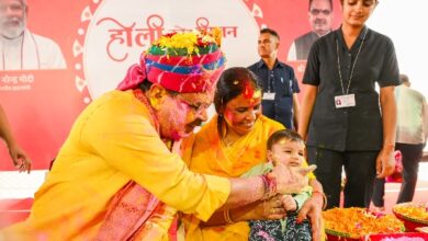 सीएम हाउस में मुख्यमंत्री शर्मा ने आमजन के साथ खेली होली