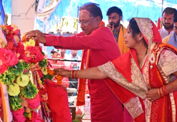 मुख्यमंत्री सनातन समाज के अनुष्ठान में हुए शामिल