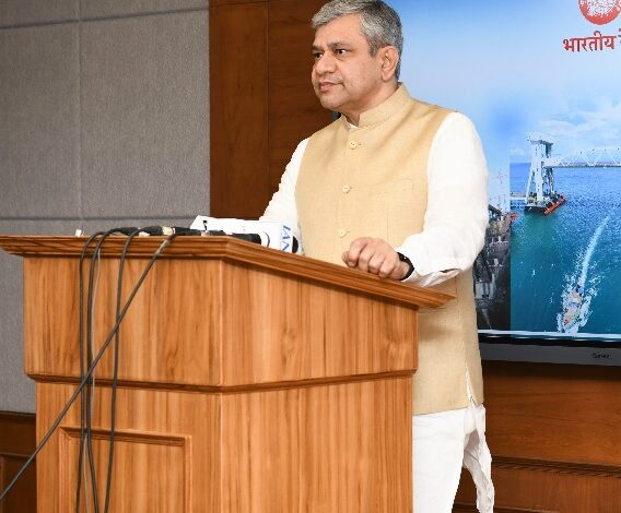 आईआरसीटीसी और आईआरएफसी को मिला ‘नवरत्न’ का दर्जा, रेल मंत्री ने दी बधाई आईआरसीटीसी और आईआरएफसी को मिला ‘नवरत्न’ का दर्जा, रेल मंत्री ने दी बधाई