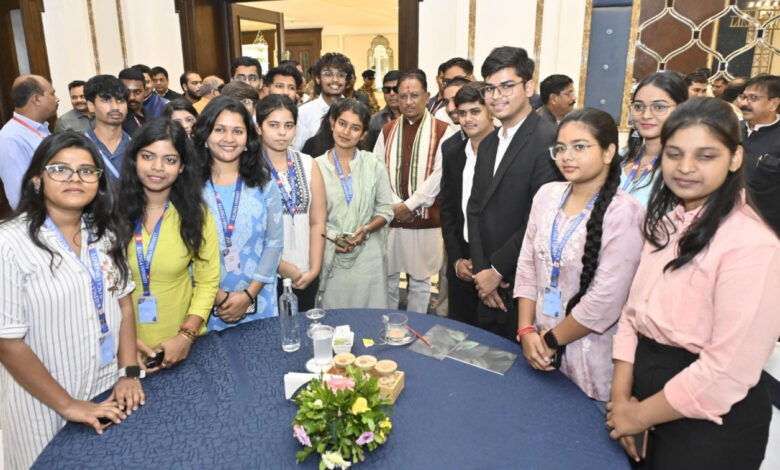 CM की युवाओं के साथ सीधा संवाद