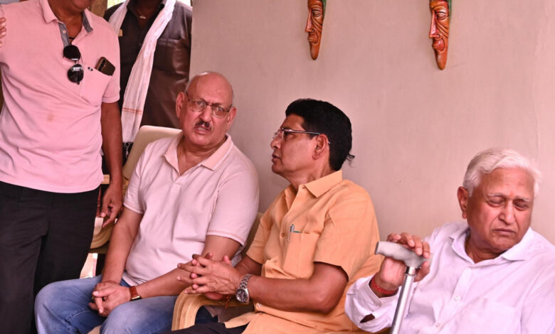 राजस्व मंत्री वर्मा ने दिनेश मिरानीया के परिवार को बंधाया ढांढस