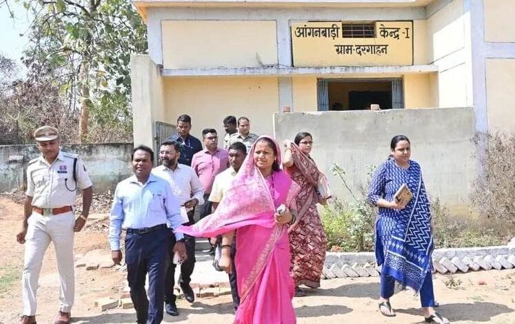 मंत्री राजवाड़े ने धमतरी और कांकेर में आंगनबाड़ी केंद्रों का किया निरीक्षण, अधिकारियों को सख्त निर्देश मंत्री राजवाड़े ने धमतरी और कांकेर में आंगनबाड़ी केंद्रों का किया निरीक्षण, अधिकारियों को सख्त निर्देश