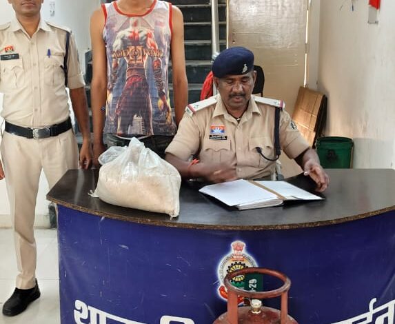 सिलेण्डर और चावल चोर पकड़ा गया 