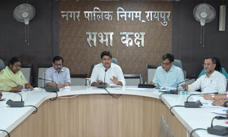 आयुक्त विश्वदीप ने निगम में ई ऑफिस योजना के क्रियान्वयन के दिए निर्देश, 30 अप्रैल तक राजस्व वसूली करने के निर्देश