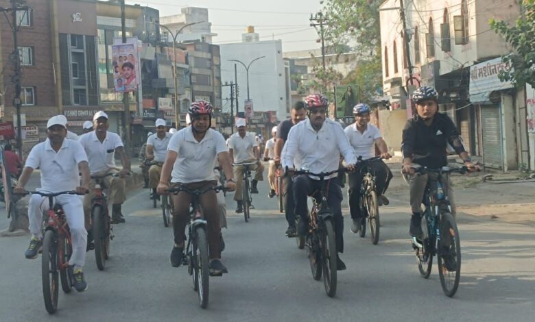 फिट इंडिया मिशन के तहत “फिटनेस का डोज आधा घंटा रोज” की थीम पर निकली गई साइकिल रैली