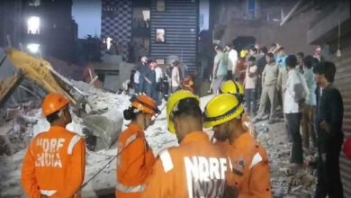 दिल्ली में चार मंजिला इमारत ढही, चार की मौत दिल्ली में चार मंजिला इमारत ढही, चार की मौत