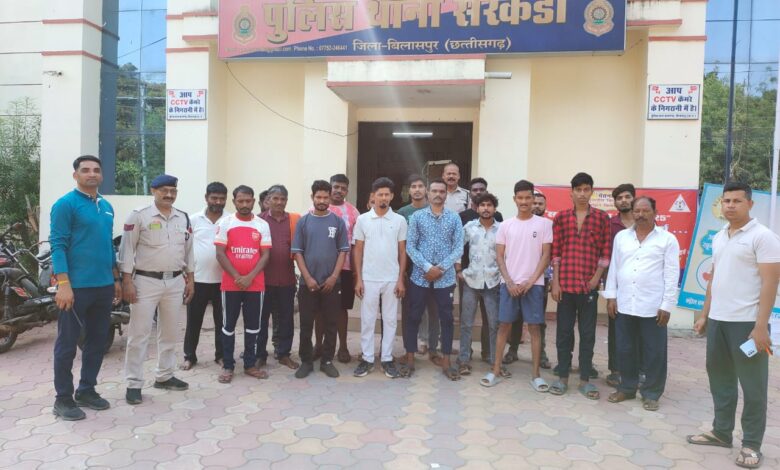 सुबह पहुंची गुंडा-बदमाशों के पास पुलिस, धरे गए कई अपराधी