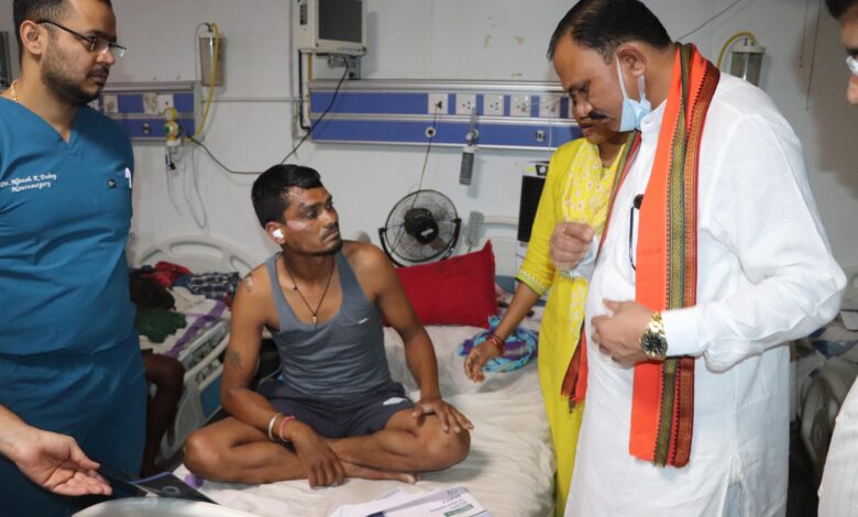 डीकेएस अस्पताल के वार्डों में खराब पड़े एसी, 24 घंटे में ठीक करने के निर्देश डीकेएस अस्पताल के वार्डों में खराब पड़े एसी, 24 घंटे में ठीक करने के निर्देश